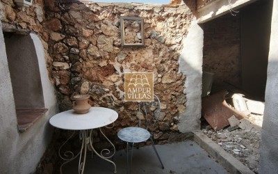 A village house in Altea la Vella on 2 floors with several terraces.
